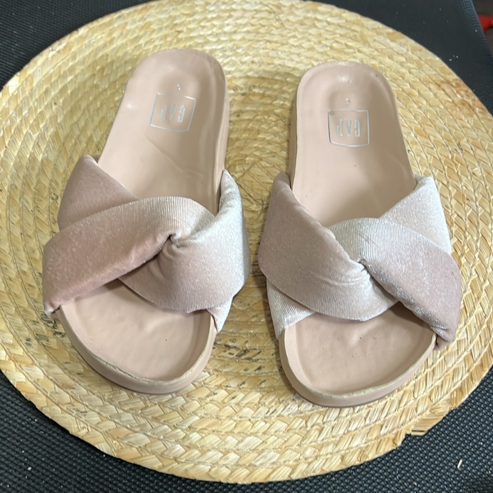 Gap Puffy  Cushion Twist Casual Slides Slippers Sandals Size 6
